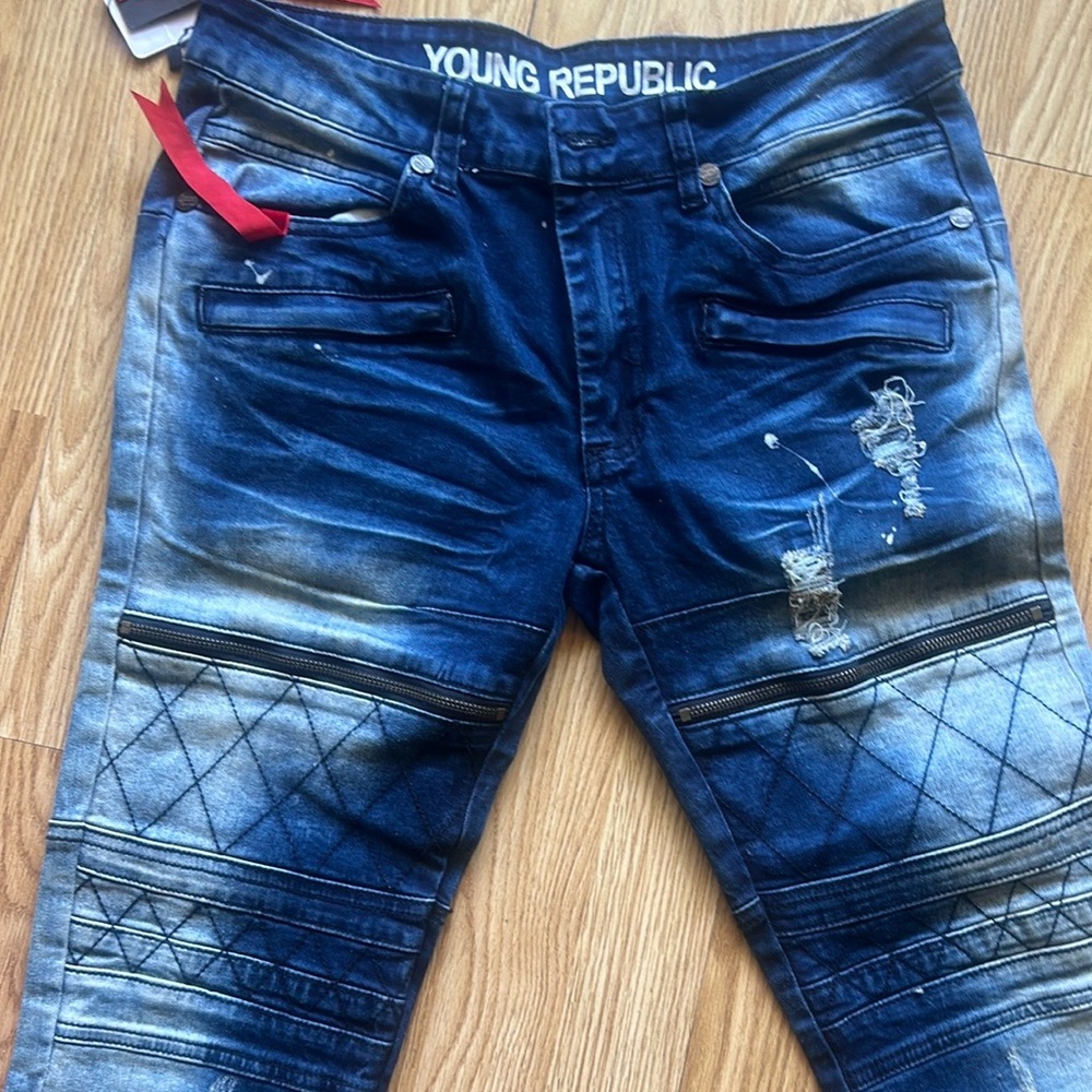 Blue Skinny Jeans with Distressed Vintage Style